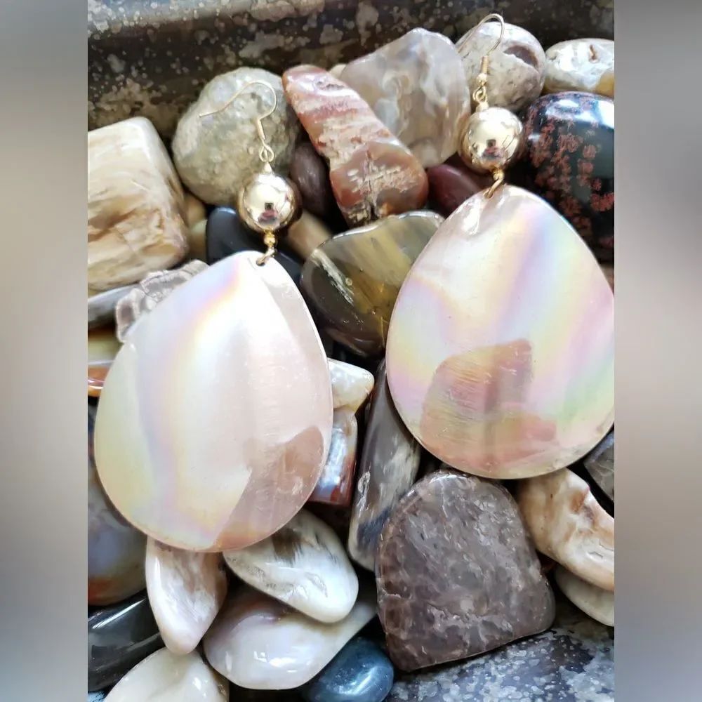 Anthro Shell  Drop  Earrings - Picture 2 of 14
